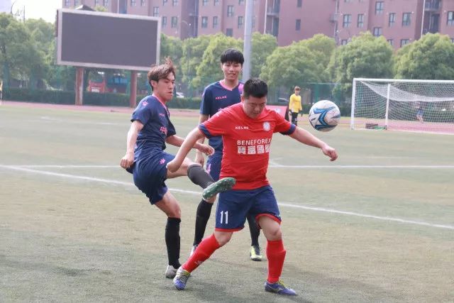 皇马新主场球衣设计曝光：经典白紫色重新回归